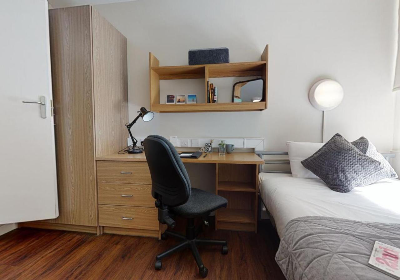 Private Bedrooms With Shared Kitchen And Studios At Iq Tufnell House In London Bagian luar foto