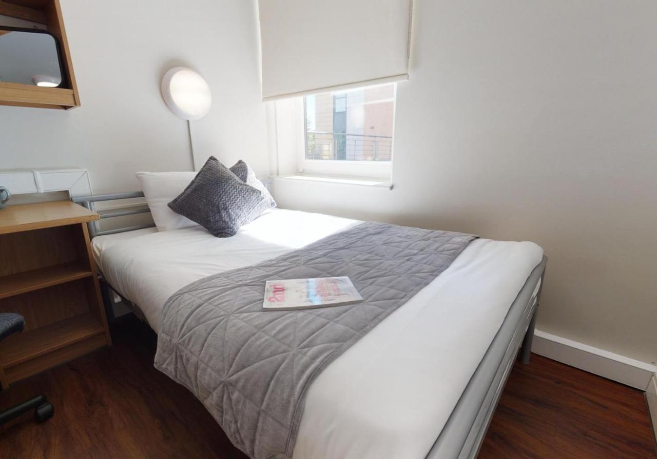 Private Bedrooms With Shared Kitchen And Studios At Iq Tufnell House In London Bagian luar foto