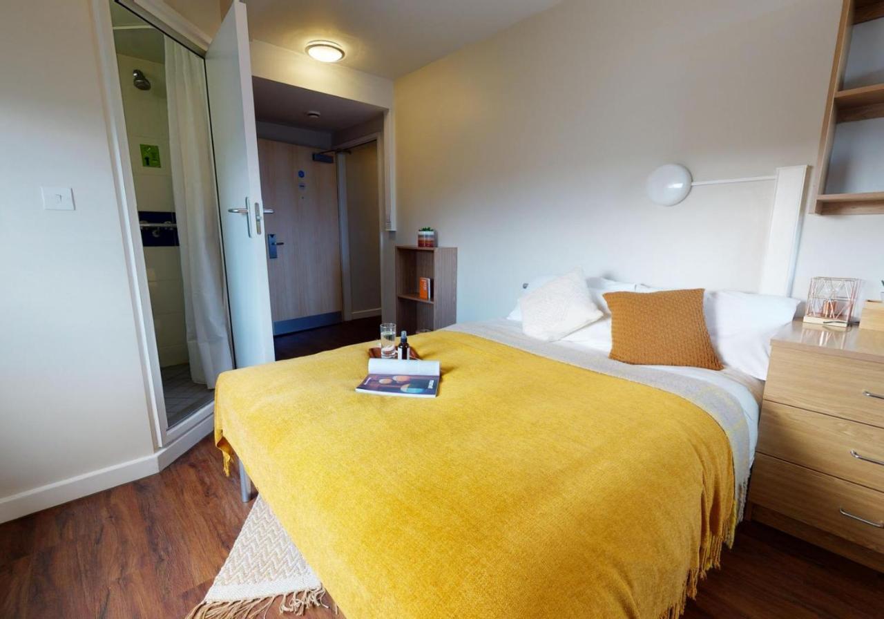Private Bedrooms With Shared Kitchen And Studios At Iq Tufnell House In London Bagian luar foto